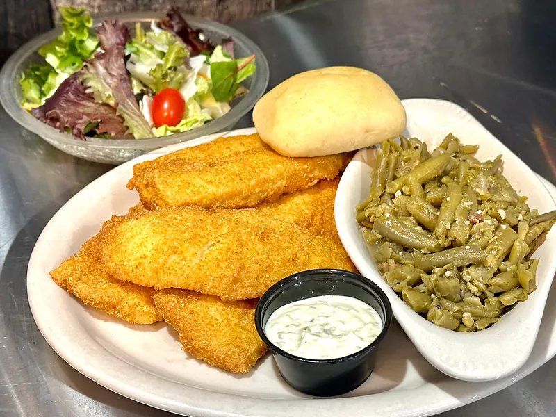 Golden fried cod filets with tartar sauce, green beans, a side salad and a roll